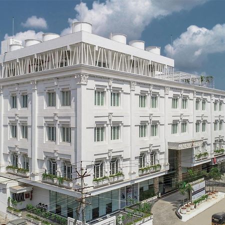 Hotel Annapurna De Royal Guntūr Exteriör bild
